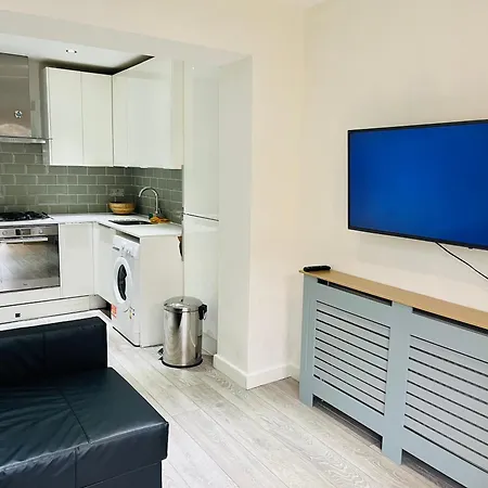 2 Bedroom Flat With Garden Londra Esterno foto