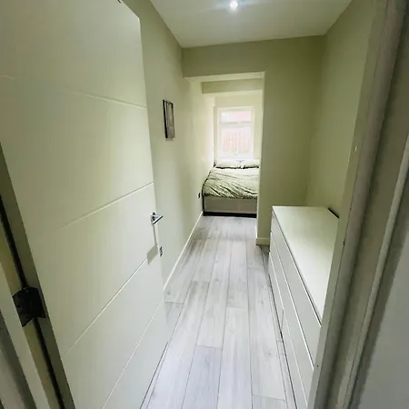 2 Bedroom Flat With Garden Londra Esterno foto