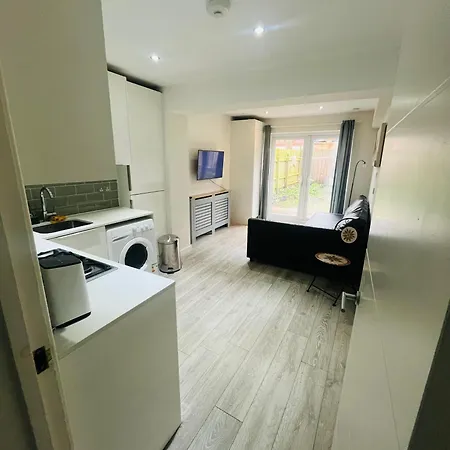 2 Bedroom Flat With Garden Londra Esterno foto