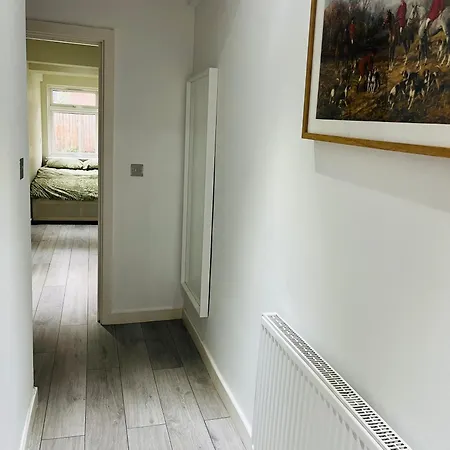2 Bedroom Flat With Garden Londra Esterno foto