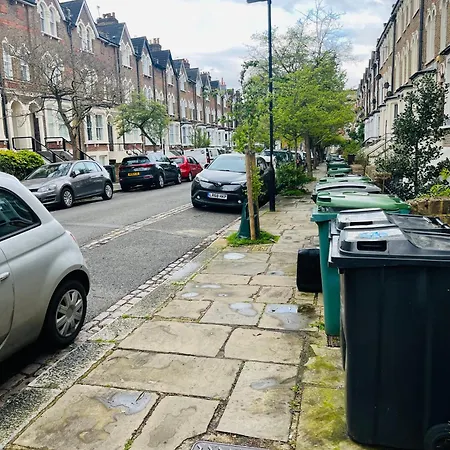 2 Bedroom Flat With Garden Londra Esterno foto