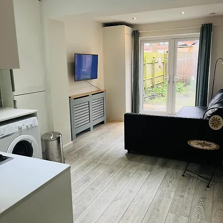 2 Bedroom Flat With Garden Londra Esterno foto