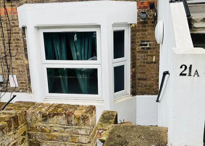 2 Bedroom Flat With Garden