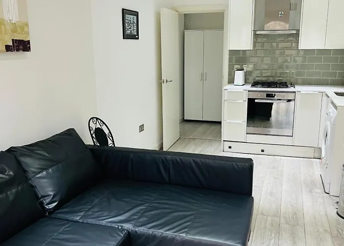 2 Bedroom Flat With Garden